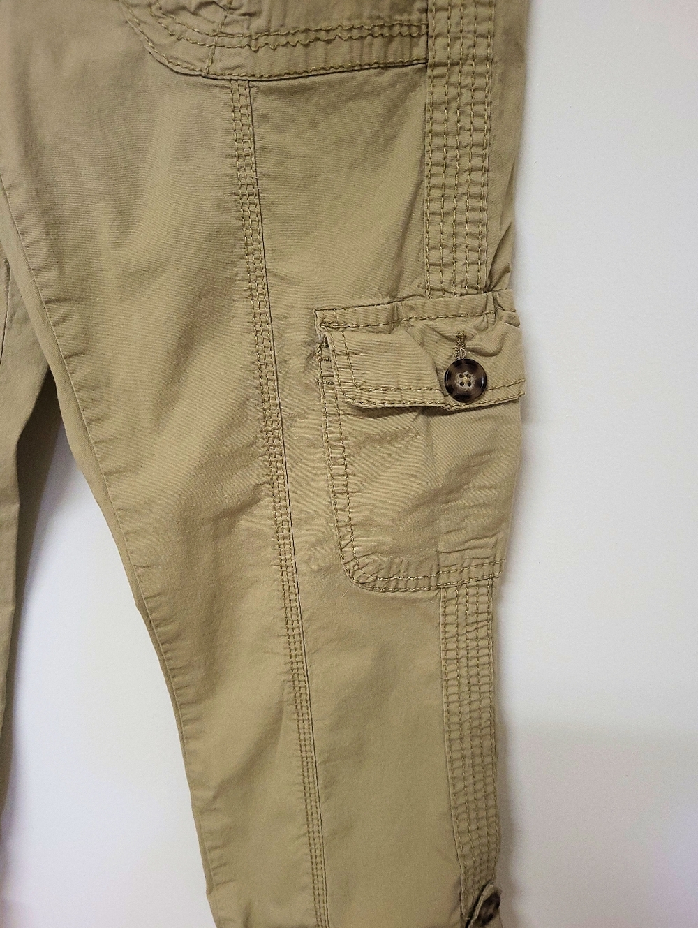 SO Womens Khaki Brown Cuffed Cargo Capris - Picture 3 of 13